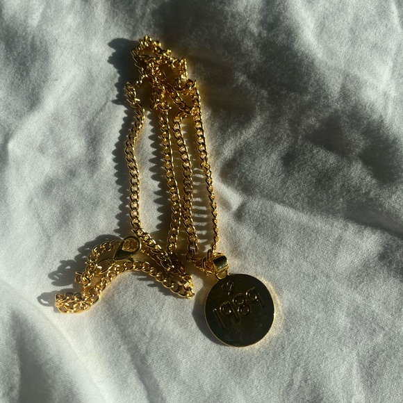 💛 Taylor Swift Fan Inspired 1989 Necklace - Silver - NWT - Picture 4 of 6